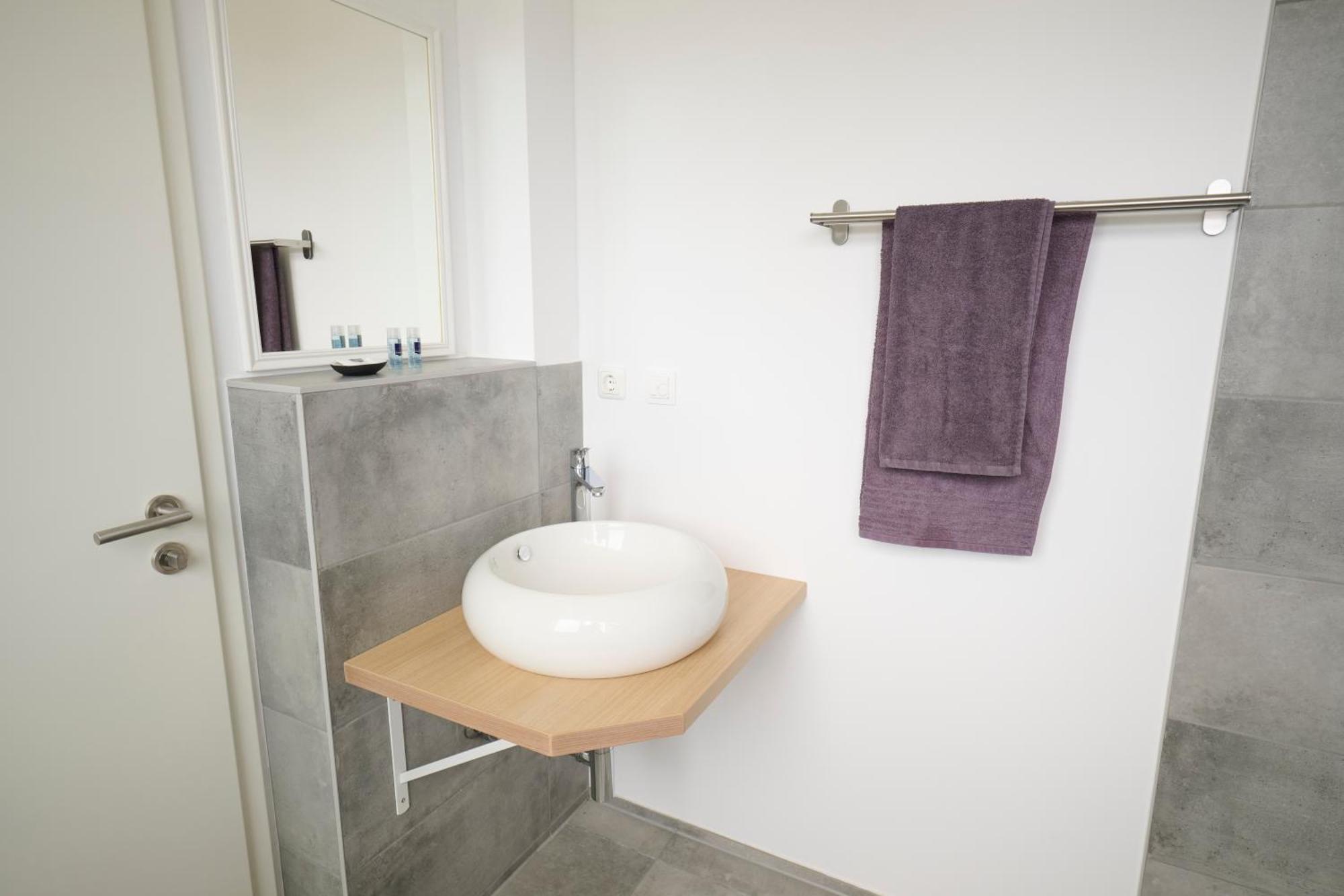 Shipyard Guesthouse Gaestehaus Fuer Geschaeftsreisende Und Monteure An Der Elsflether Werft Und Trainingcenter Heinemann Solutions Gmbh 외부 사진